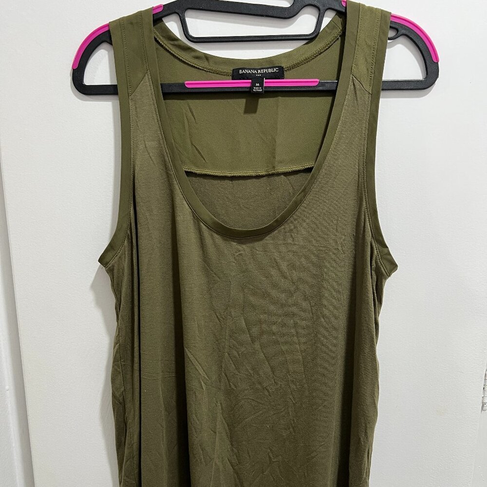 Women's Olive Green Banana Republic Tank schoop neck